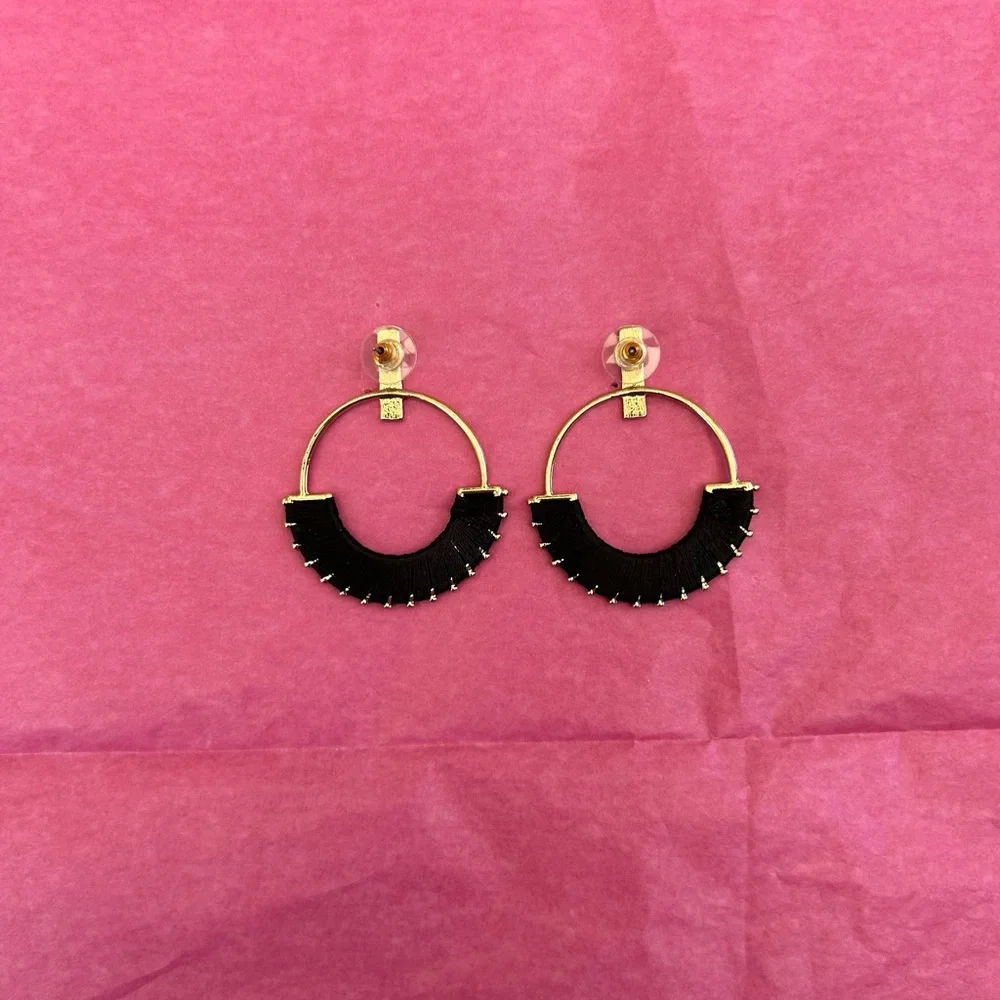 Earrings black fabric thread and goldtone post - Picture 2 of 4